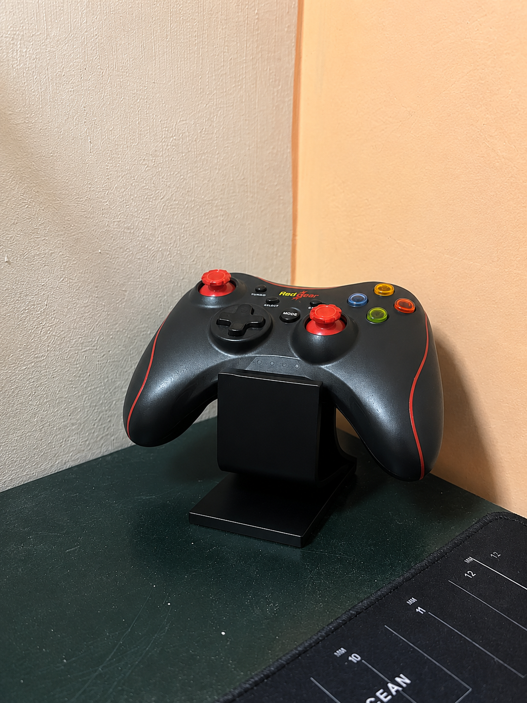 Minimal Controller Stand